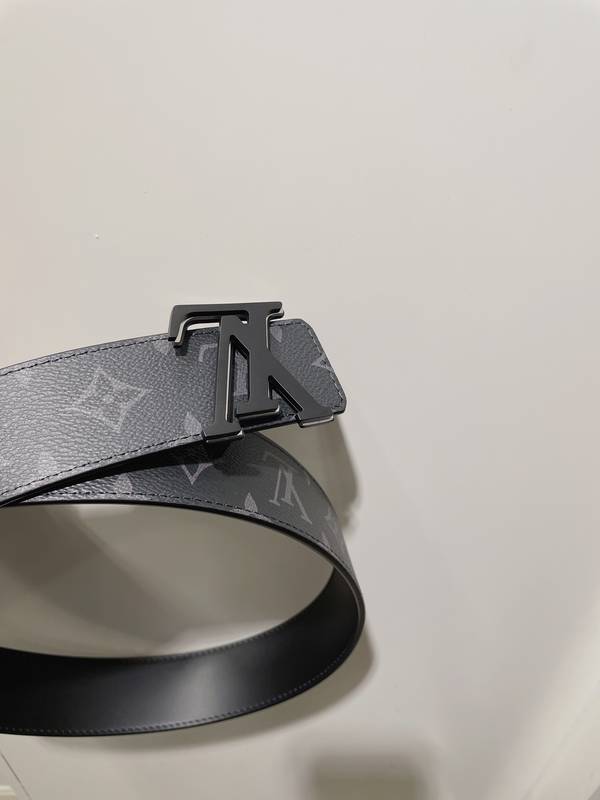 Louis Vuitton 40MM Belt LVB00372